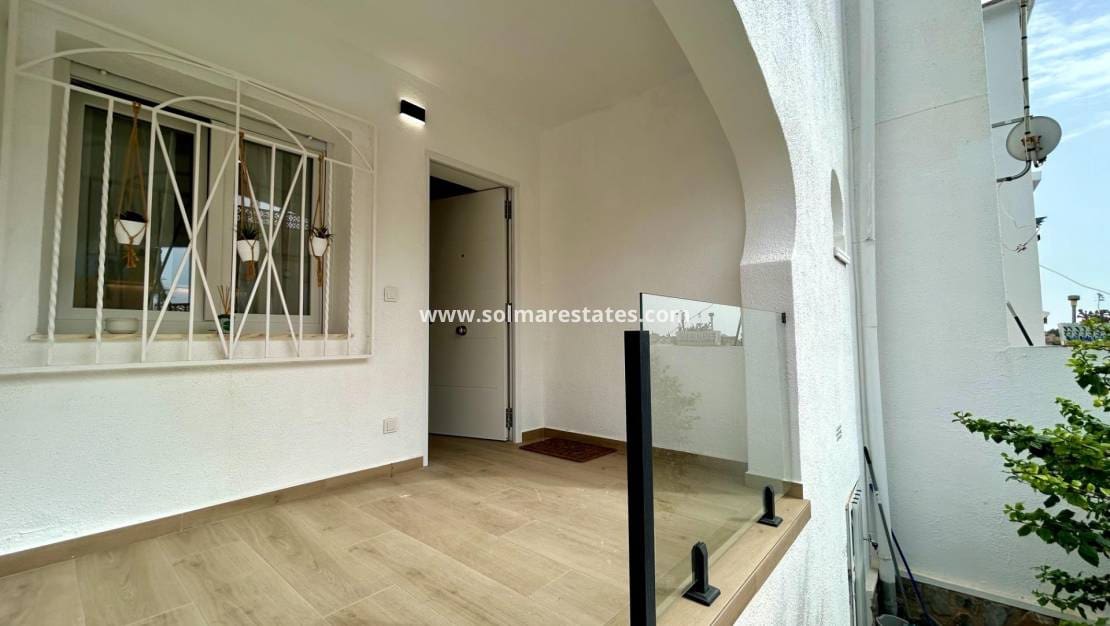 Apartamento de 1 habitación en Villamartin en venta - 89.950 € (Ref: 9553138)