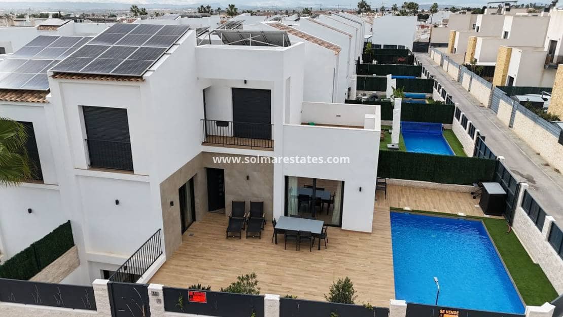 4 chambre Villa/Maison à vendre à Ciudad Quesada avec piscine - 525 000 € (Ref: 9553247)