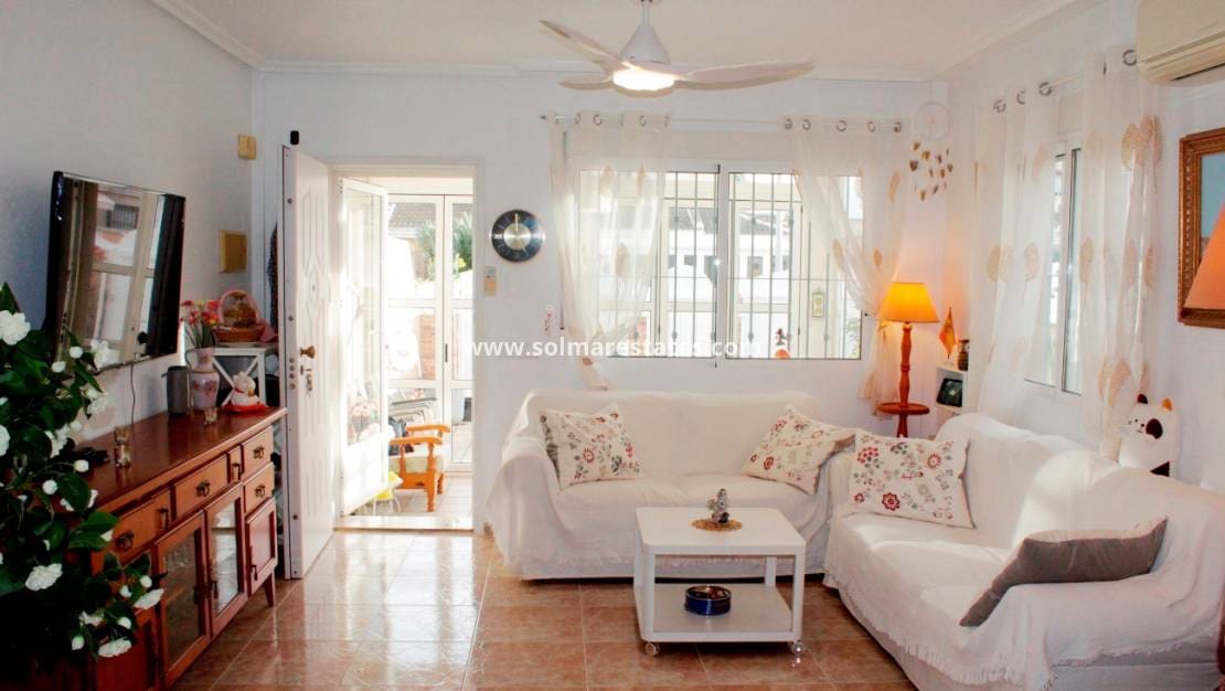 4 slaapkamer Halfvrijstaande villa te koop in Torre de la Horadada - € 272.000 (Ref: 9559473)