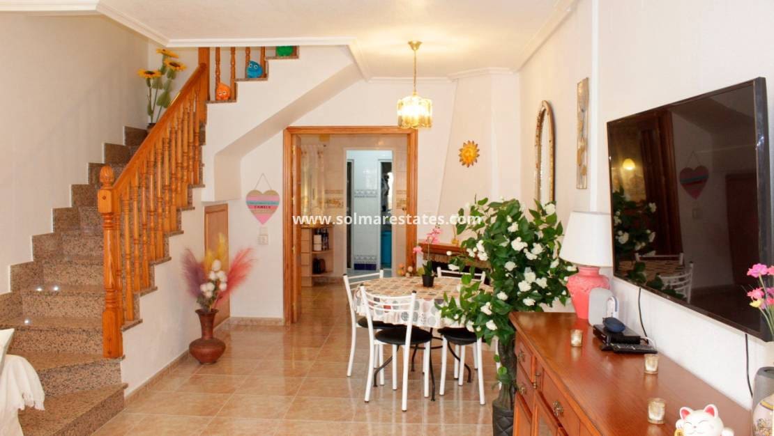 4 slaapkamer Halfvrijstaande villa te koop in Torre de la Horadada - € 272.000 (Ref: 9559473)