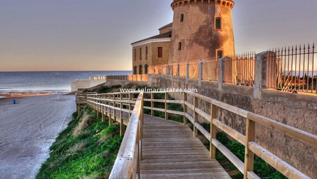 4 slaapkamer Halfvrijstaande villa te koop in Torre de la Horadada - € 272.000 (Ref: 9559473)