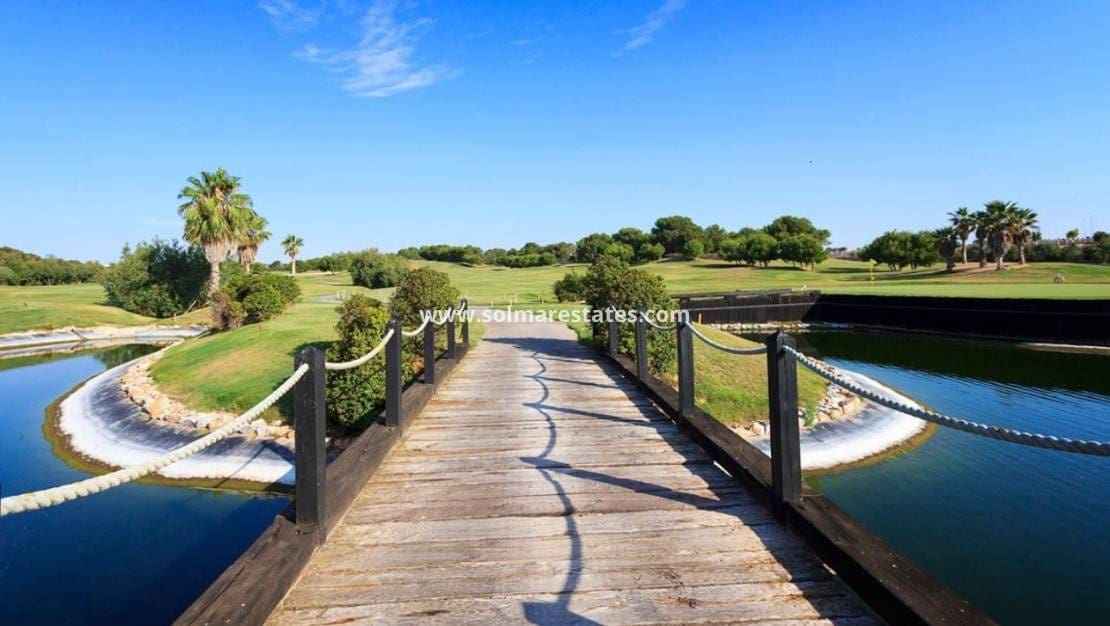 4 slaapkamer Halfvrijstaande villa te koop in Torre de la Horadada - € 272.000 (Ref: 9559473)