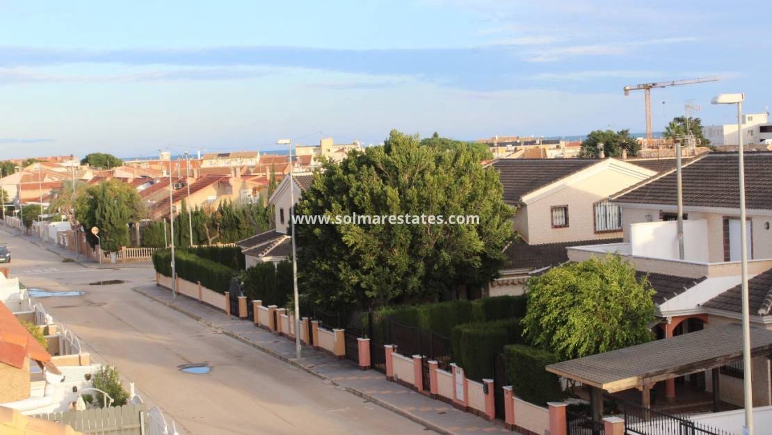 4 slaapkamer Halfvrijstaande villa te koop in Torre de la Horadada - € 272.000 (Ref: 9559473)