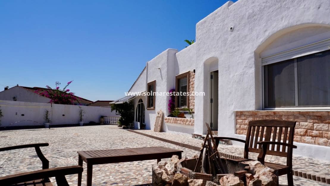 5 Zimmer Villa zu verkaufen in Ciudad Quesada mit Pool - 420.000 € (Ref: 9562557)