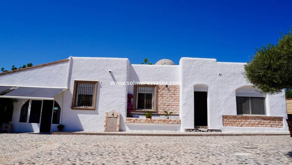 5 Zimmer Villa zu verkaufen in Ciudad Quesada mit Pool - 420.000 € (Ref: 9562557)