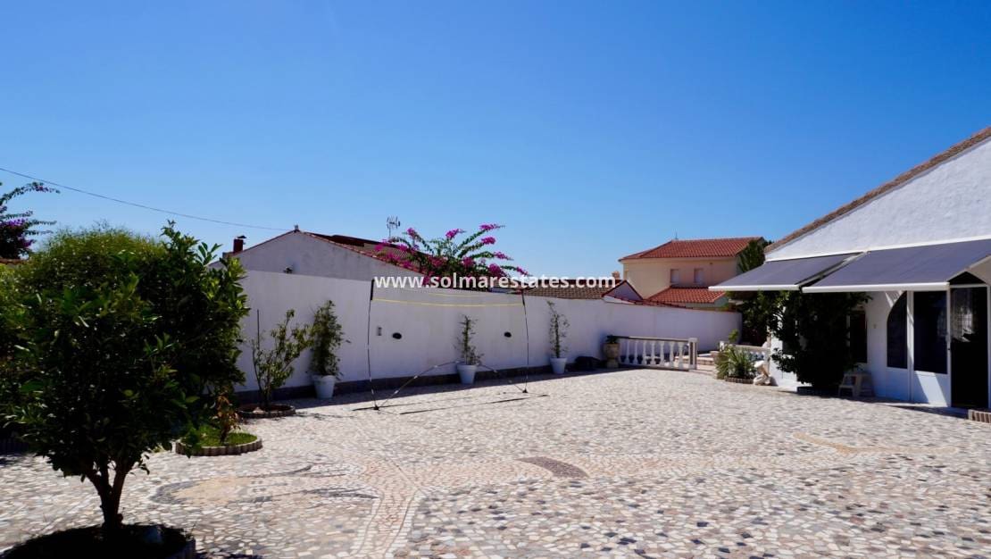 5 Zimmer Villa zu verkaufen in Ciudad Quesada mit Pool - 420.000 € (Ref: 9562557)