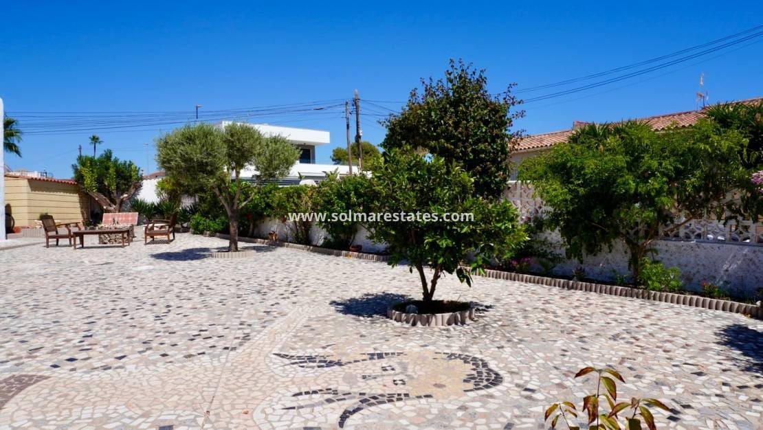 5 Zimmer Villa zu verkaufen in Ciudad Quesada mit Pool - 420.000 € (Ref: 9562557)