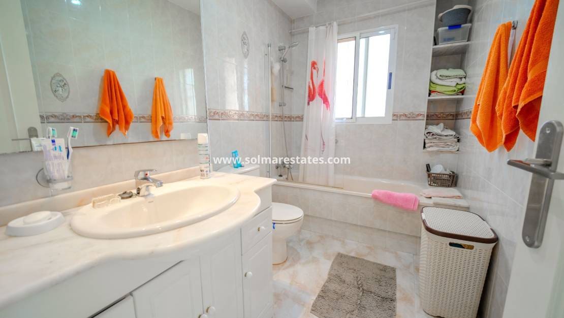 3 sovrum Semi-fristående Villa till salu i Benimar med pool - 249 950 € (Ref: 9566738)