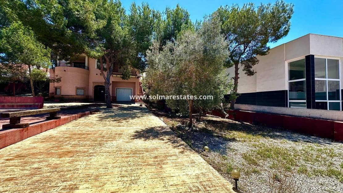 5 slaapkamer Villa te koop in San Miguel de Salinas met zwembad - € 495.000 (Ref: 9569939)
