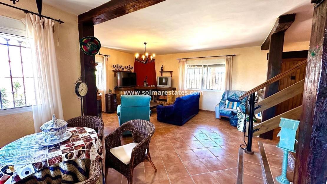 5 slaapkamer Villa te koop in San Miguel de Salinas met zwembad - € 495.000 (Ref: 9569939)