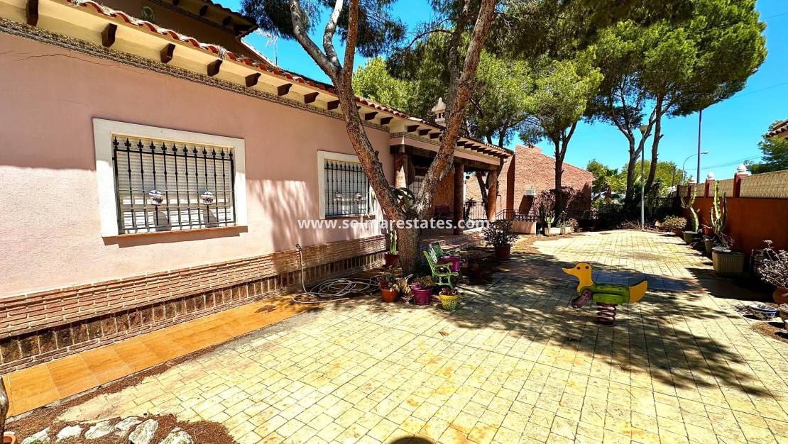 5 slaapkamer Villa te koop in San Miguel de Salinas met zwembad - € 495.000 (Ref: 9569939)