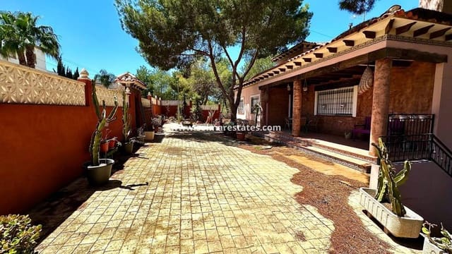 5 slaapkamer Villa te koop in San Miguel de Salinas met zwembad - € 495.000 (Ref: 9569939)