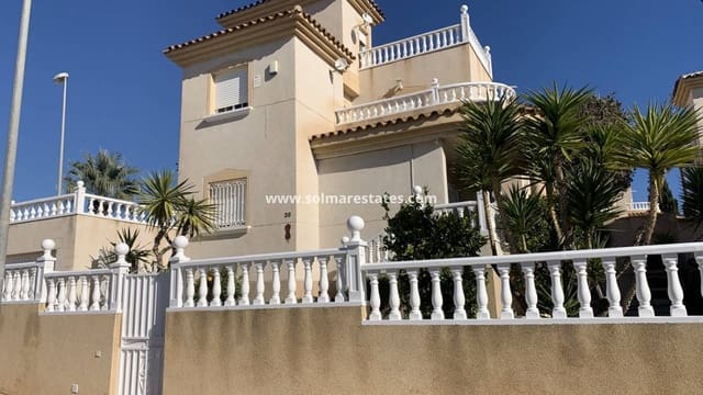 3 quarto Moradia para venda em Villamartin, Orihuela com piscina - 299 950 € (Ref: 9569940)
