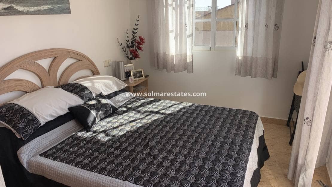 3 quarto Moradia para venda em Villamartin com piscina - 299 950 € (Ref: 9569940)