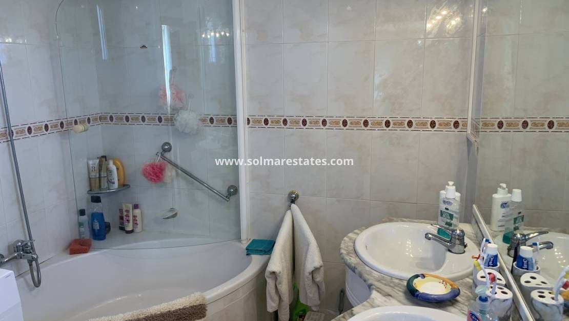 3 quarto Moradia para venda em Villamartin com piscina - 299 950 € (Ref: 9569940)