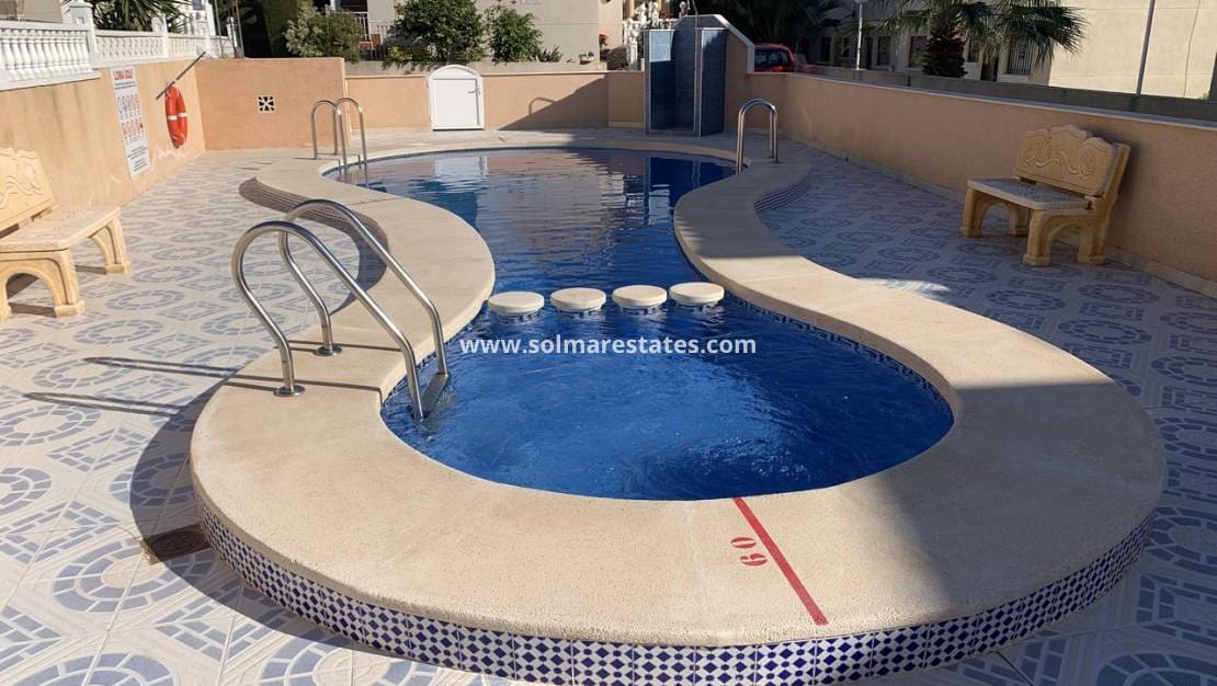 3 quarto Moradia para venda em Villamartin com piscina - 299 950 € (Ref: 9569940)