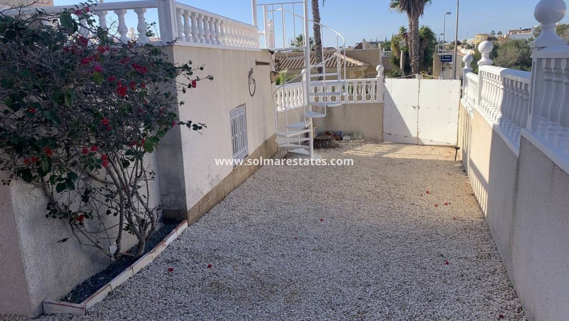 3 quarto Moradia para venda em Villamartin com piscina - 299 950 € (Ref: 9569940)