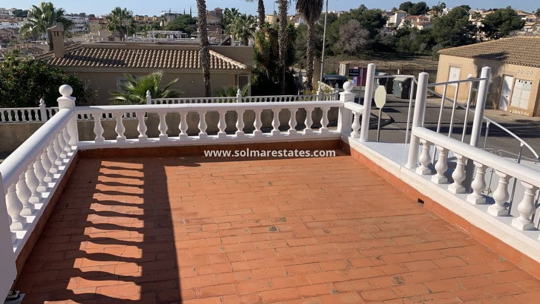 3 quarto Moradia para venda em Villamartin com piscina - 299 950 € (Ref: 9569940)