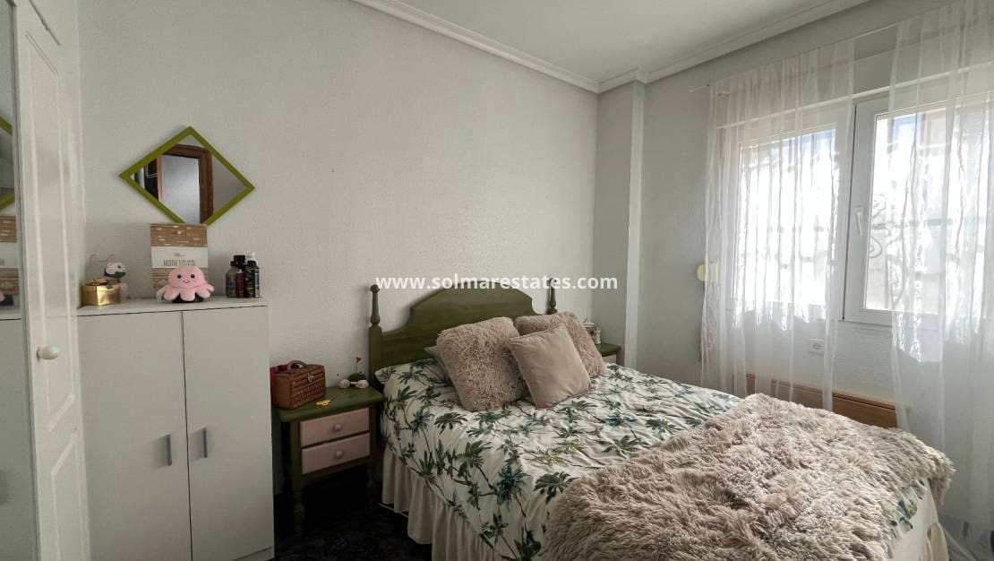 3 soveværelse Semi-Rækkehus til salg i Playa Flamenca med swimmingpool - € 350.000 (Ref: 9569941)