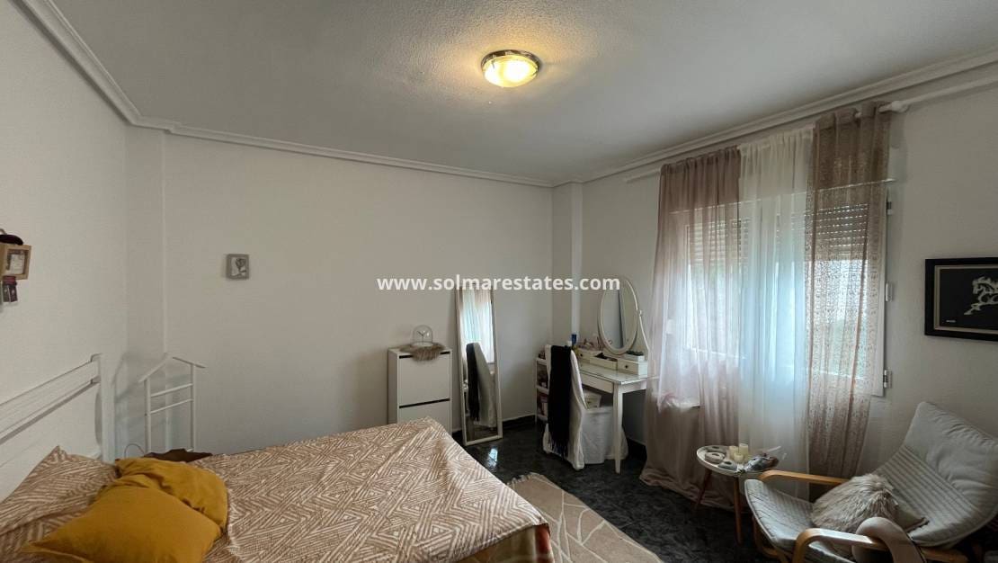 3 soveværelse Semi-Rækkehus til salg i Playa Flamenca med swimmingpool - € 350.000 (Ref: 9569941)