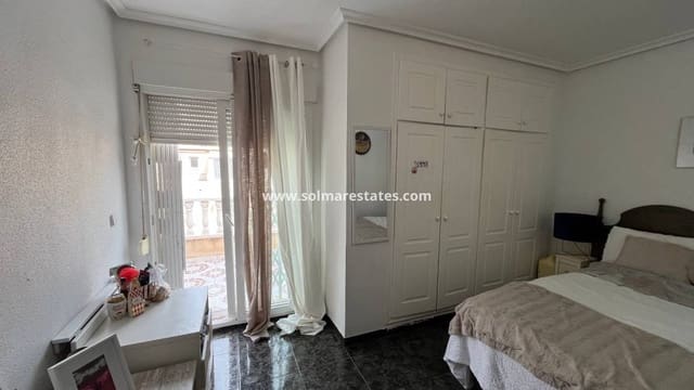 3 soveværelse Semi-Rækkehus til salg i Playa Flamenca, Orihuela med swimmingpool - € 350.000 (Ref: 9569941)