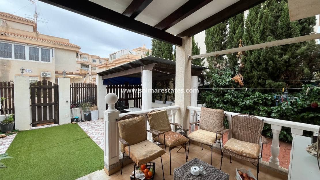 3 soveværelse Semi-Rækkehus til salg i Playa Flamenca med swimmingpool - € 350.000 (Ref: 9569941)