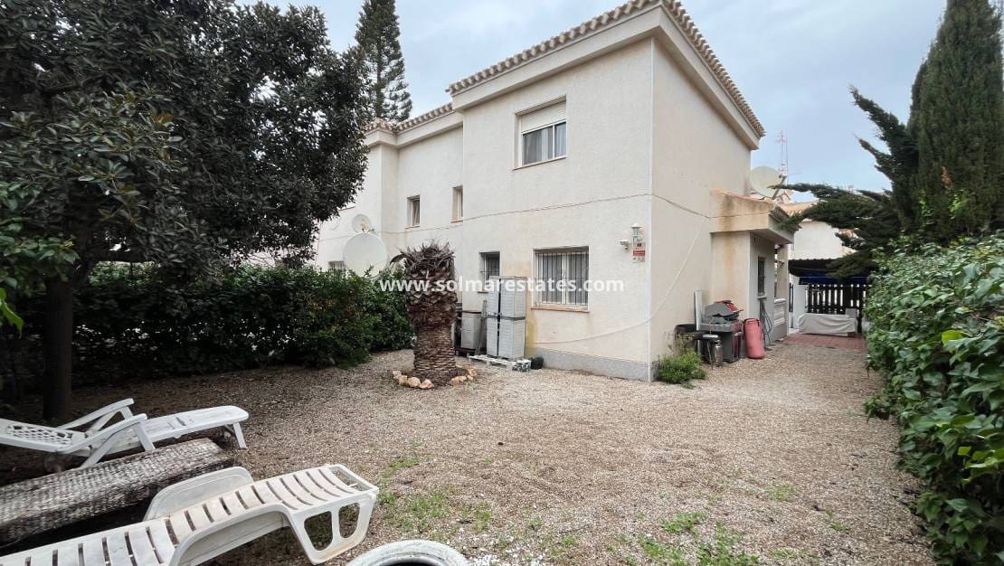 3 soveværelse Semi-Rækkehus til salg i Playa Flamenca med swimmingpool - € 350.000 (Ref: 9569941)