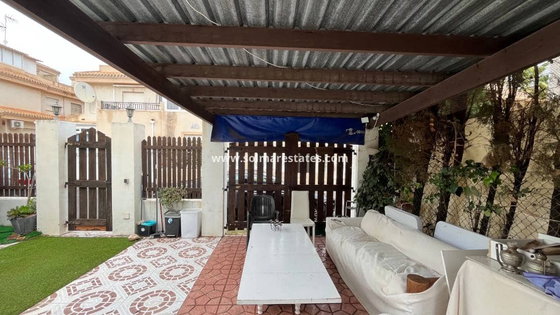 3 soveværelse Semi-Rækkehus til salg i Playa Flamenca med swimmingpool - € 350.000 (Ref: 9569941)