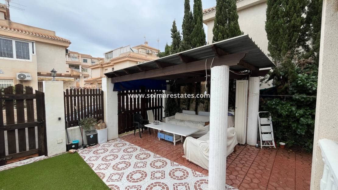 3 soveværelse Semi-Rækkehus til salg i Playa Flamenca med swimmingpool - € 350.000 (Ref: 9569941)