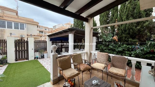 3 soveværelse Semi-Rækkehus til salg i Playa Flamenca, Orihuela med swimmingpool - € 350.000 (Ref: 9569941)