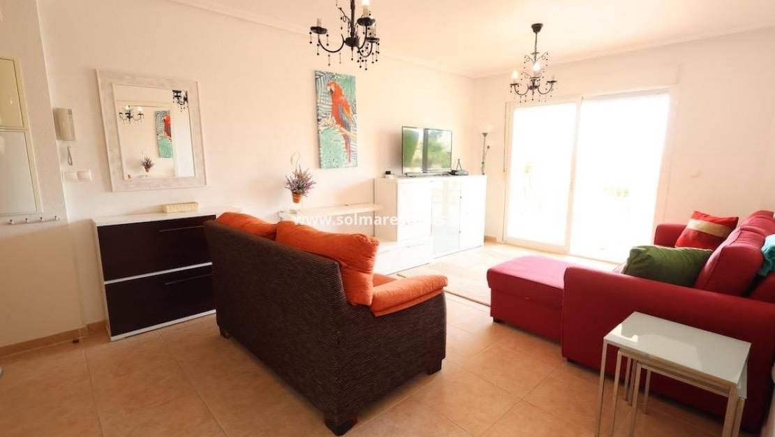 2 Zimmer Apartment zu verkaufen in Cabo Roig mit Pool - 295.000 € (Ref: 9572323)