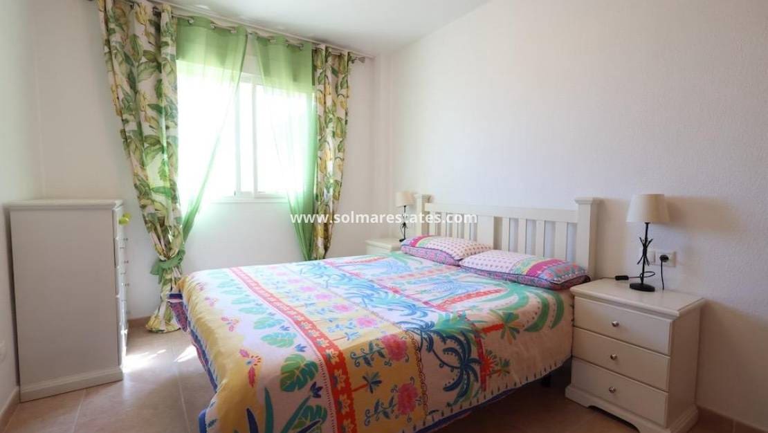 2 Zimmer Apartment zu verkaufen in Cabo Roig mit Pool - 295.000 € (Ref: 9572323)