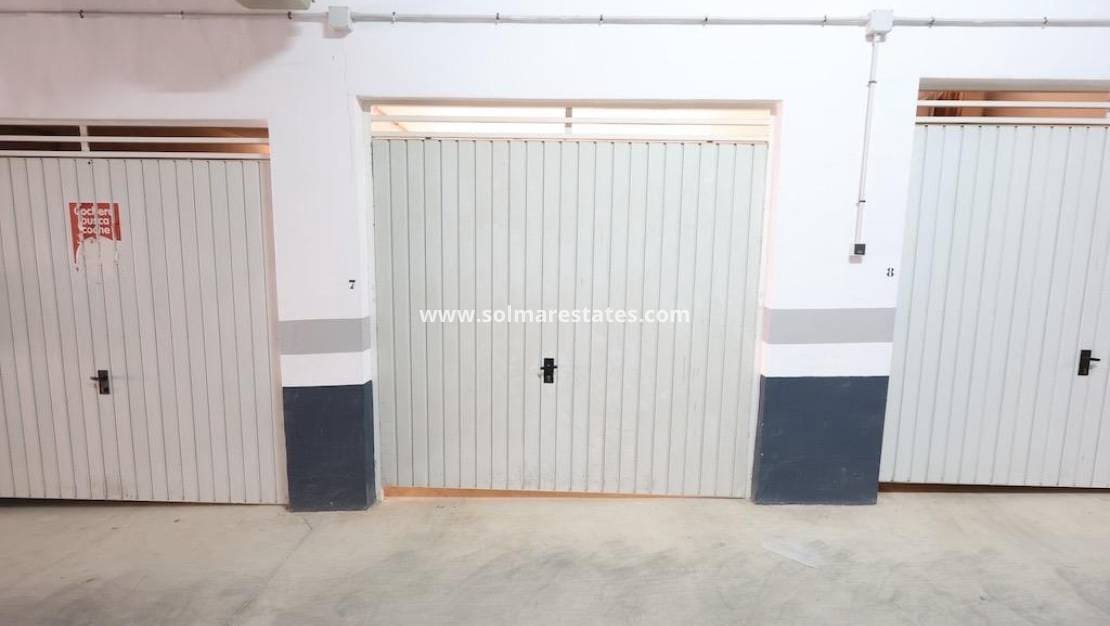 2 Zimmer Apartment zu verkaufen in Cabo Roig mit Pool - 295.000 € (Ref: 9572323)