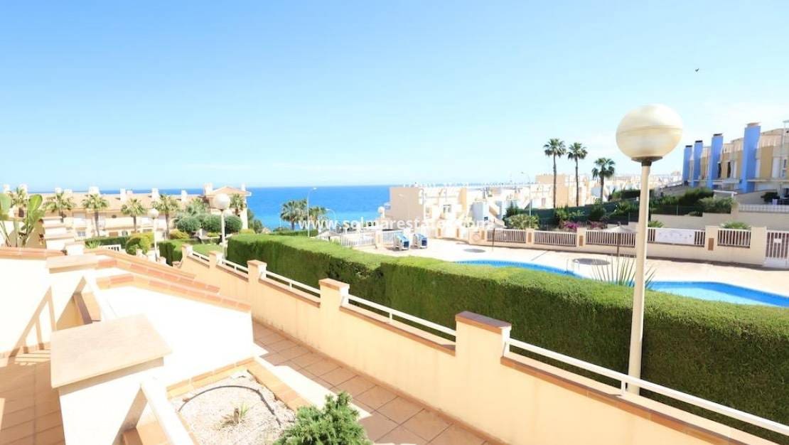 2 Zimmer Apartment zu verkaufen in Cabo Roig mit Pool - 295.000 € (Ref: 9572323)