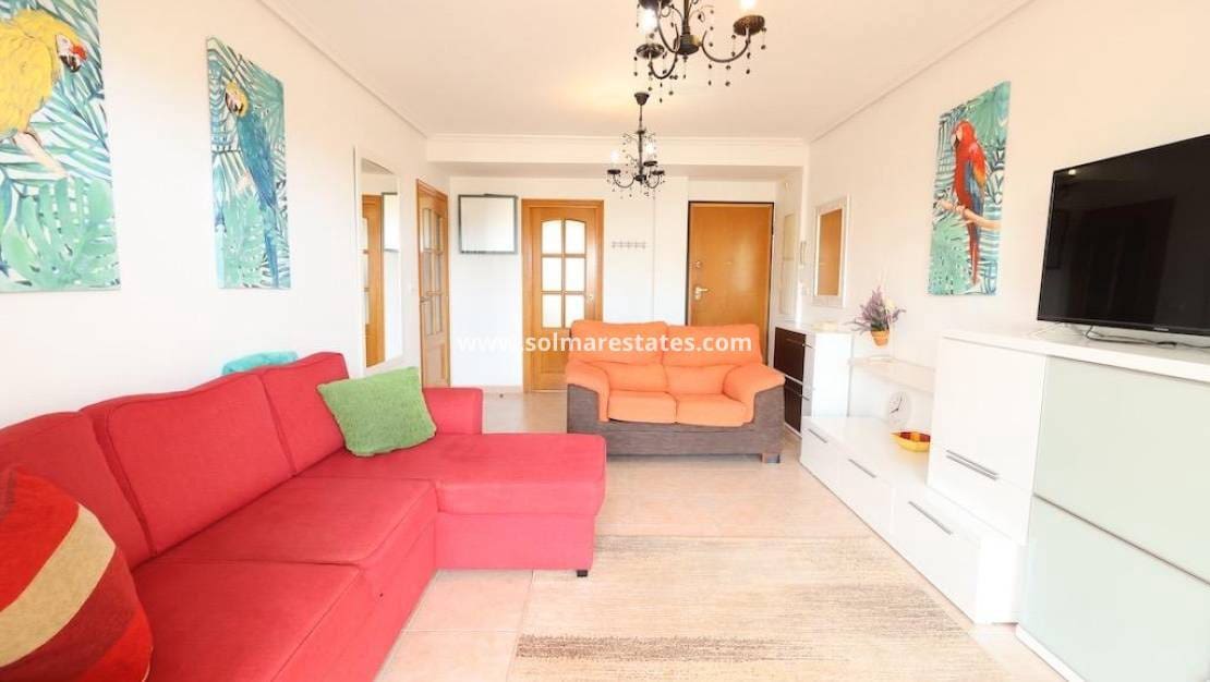 2 Zimmer Apartment zu verkaufen in Cabo Roig mit Pool - 295.000 € (Ref: 9572323)