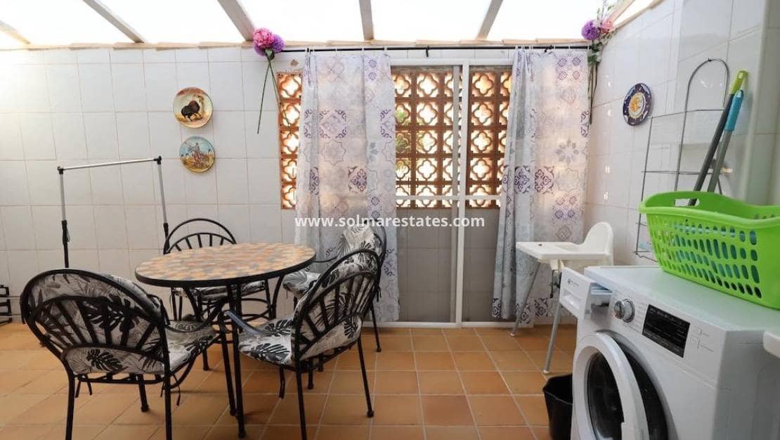 2 Zimmer Apartment zu verkaufen in Cabo Roig mit Pool - 295.000 € (Ref: 9572323)