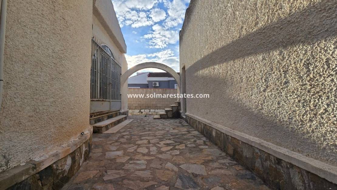 3 slaapkamer Villa te koop in El Chaparral met zwembad - € 330.000 (Ref: 9575169)