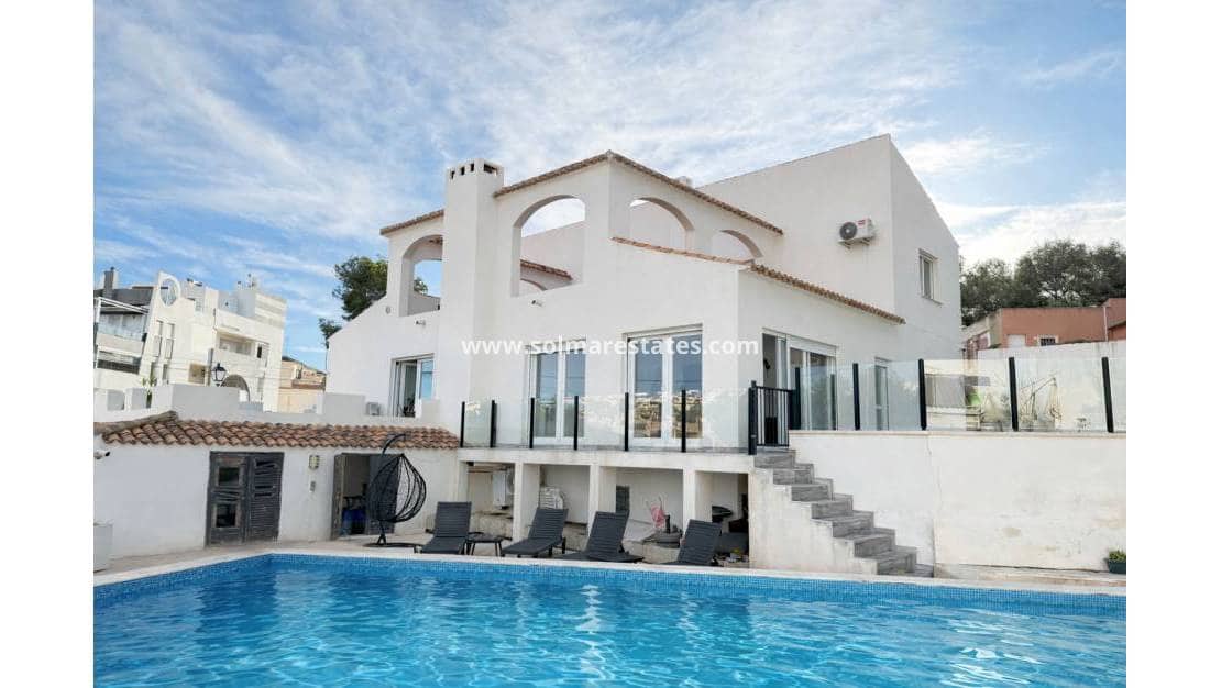 6 quarto Moradia para venda em Villamartin com piscina - 695 000 € (Ref: 9583159)