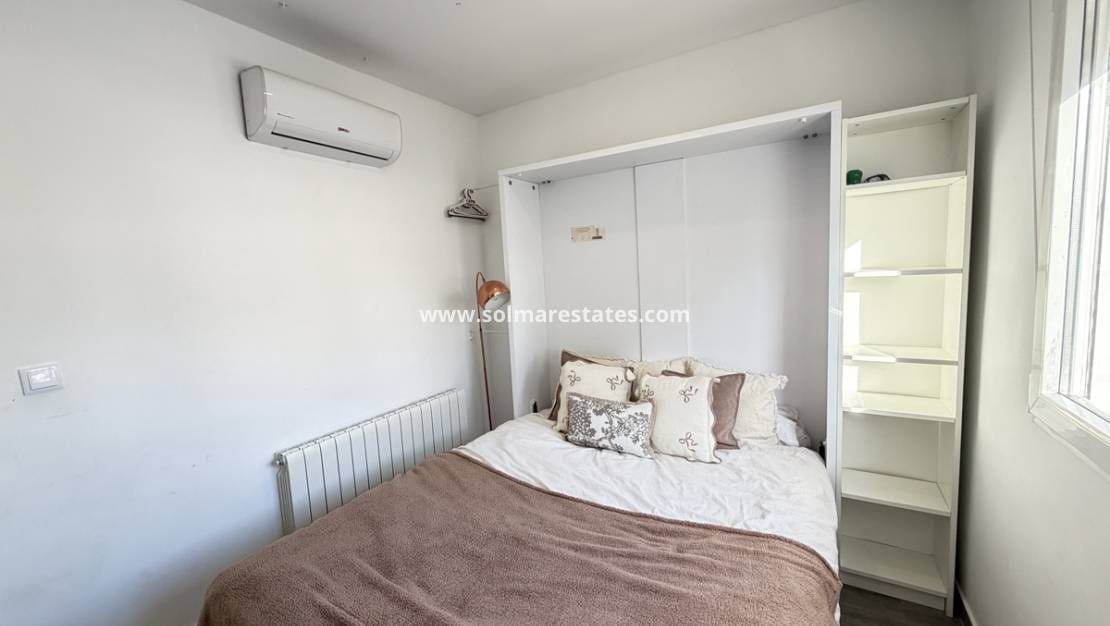 6 quarto Moradia para venda em Villamartin com piscina - 695 000 € (Ref: 9583159)