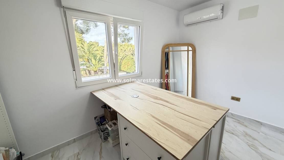 6 quarto Moradia para venda em Villamartin com piscina - 695 000 € (Ref: 9583159)