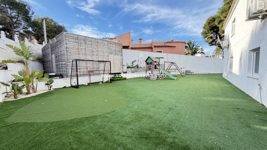 6 quarto Moradia para venda em Villamartin com piscina - 695 000 € (Ref: 9583159)