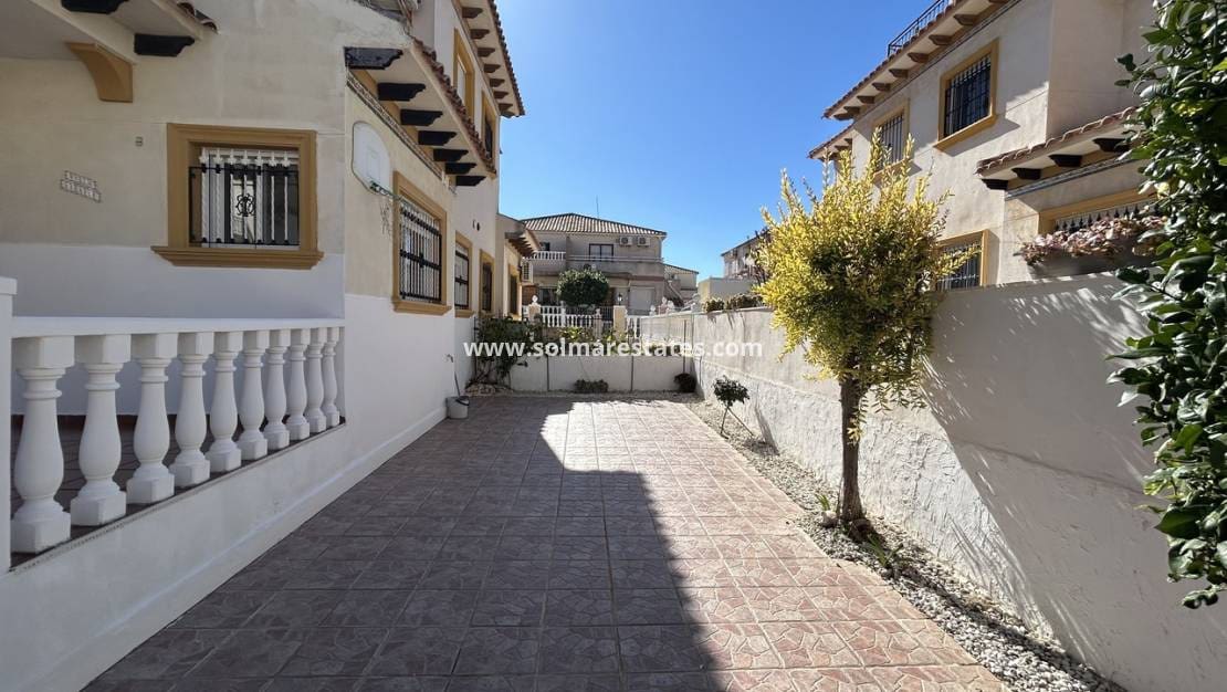 2 sypialnia Dom blizniak na sprzedaż w Cabo Roig z basenem - 240 000 € (Ref: 9588146)