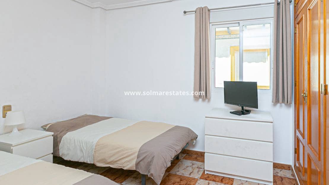 2 quarto Apartamento para venda em Villamartin com piscina - 139 000 € (Ref: 9588301)