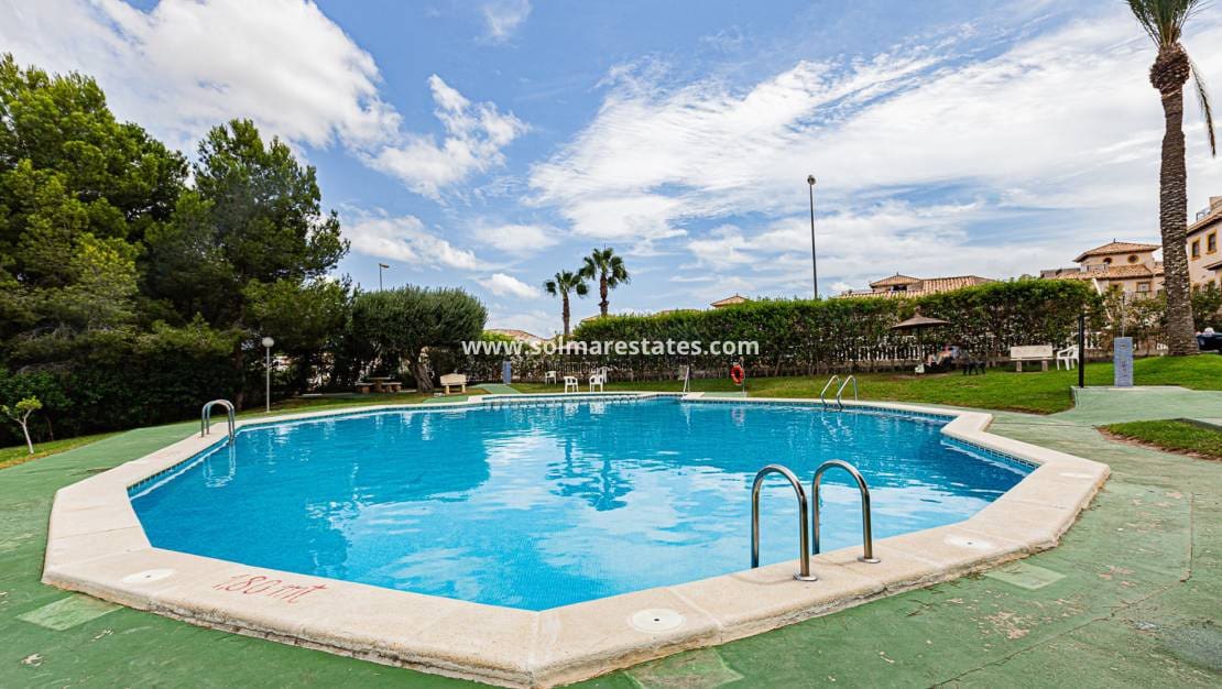 2 quarto Apartamento para venda em Villamartin com piscina - 139 000 € (Ref: 9588301)