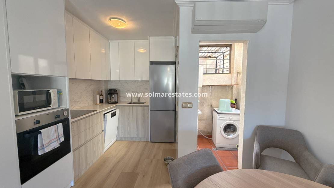 2 slaapkamer Bungalow te koop in Cabo Roig met zwembad - € 184.950 (Ref: 9590463)