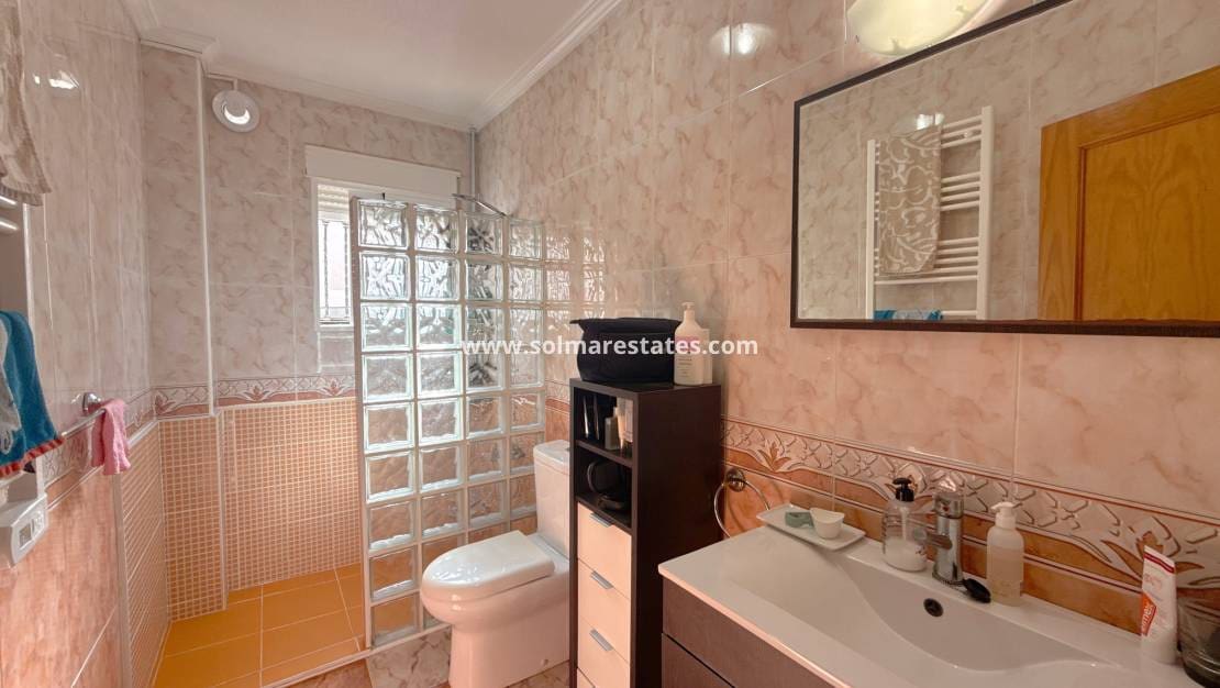 2 slaapkamer Bungalow te koop in Cabo Roig met zwembad - € 184.950 (Ref: 9590463)