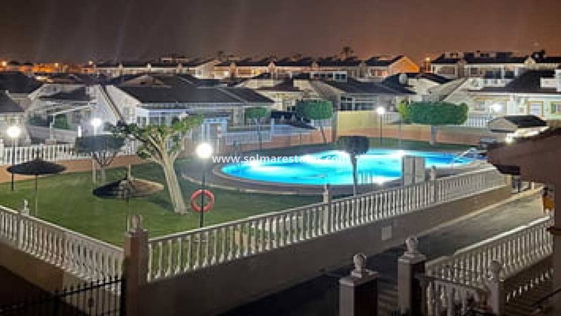 2 slaapkamer Bungalow te koop in Cabo Roig met zwembad - € 184.950 (Ref: 9590463)