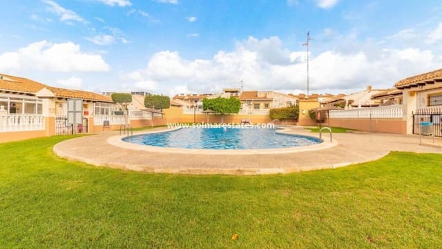 2 slaapkamer Bungalow te koop in Cabo Roig, Orihuela met zwembad - € 184.950 (Ref: 9590463)