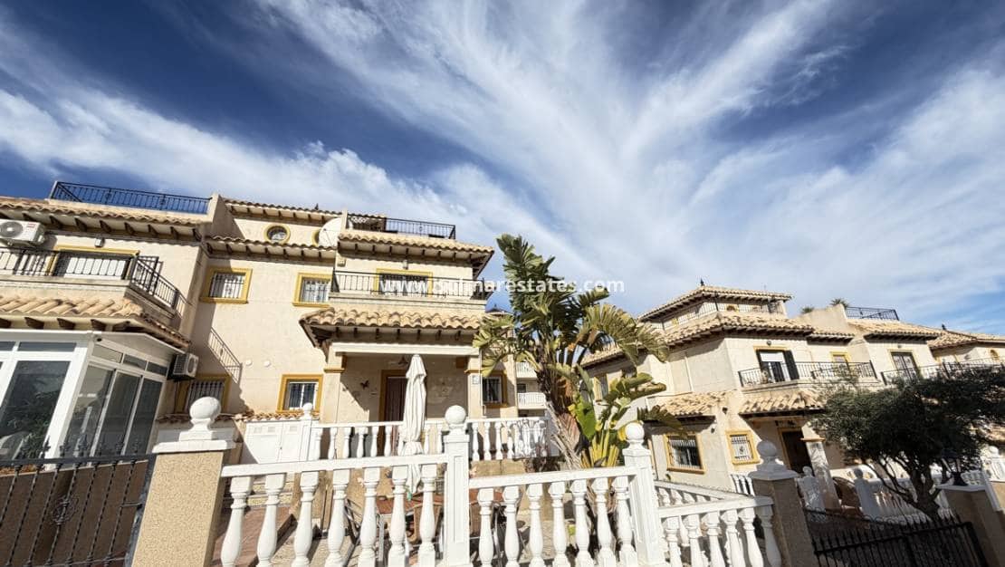 2 makuuhuone Rivitalo myytävänä paikassa Villamartin mukana uima-altaan - 189 995 € (Ref: 9590467)