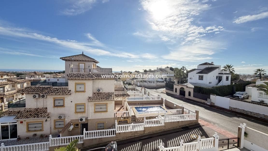 2 makuuhuone Rivitalo myytävänä paikassa Villamartin mukana uima-altaan - 189 995 € (Ref: 9590467)